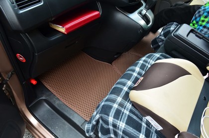 Ворсовые коврики на Nissan Serena (C26) 2010 - 2016 в Сургуте