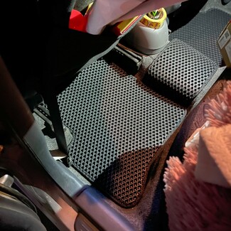 Коврики на Toyota Vitz I 1998 - 2005 в Сургуте Коврики на Toyota Vitz I 1998 - 2005 в Сургуте