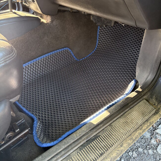 Ворсовые коврики на Jeep Grand Cherokee (ZJ) 1992 - 1999 в Сургуте Ворсовые коврики на Jeep Grand Cherokee (ZJ) 1992 - 1999 в Сургуте