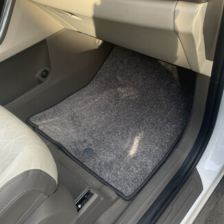 Ворсовые коврики на KIA Carnival IV 7 мест с оттоманками 2020 - 2025 в Сургуте Ворсовые коврики на KIA Carnival IV 7 мест с оттоманками 2020 - 2025 в Сургуте
