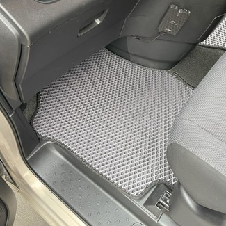 Ворсовые коврики на Nissan Serena (C26) 2010 - 2016 в Сургуте