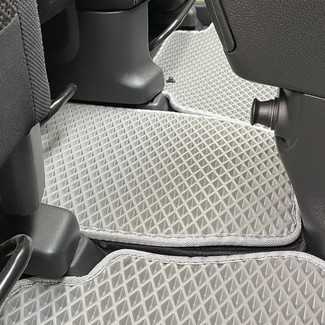 Ворсовые коврики на Nissan Serena (C26) 2010 - 2016 в Сургуте