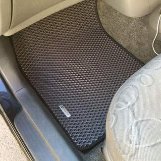 Коврики на Toyota Vitz I 1998 - 2005 в Сургуте Коврики на Toyota Vitz I 1998 - 2005 в Сургуте